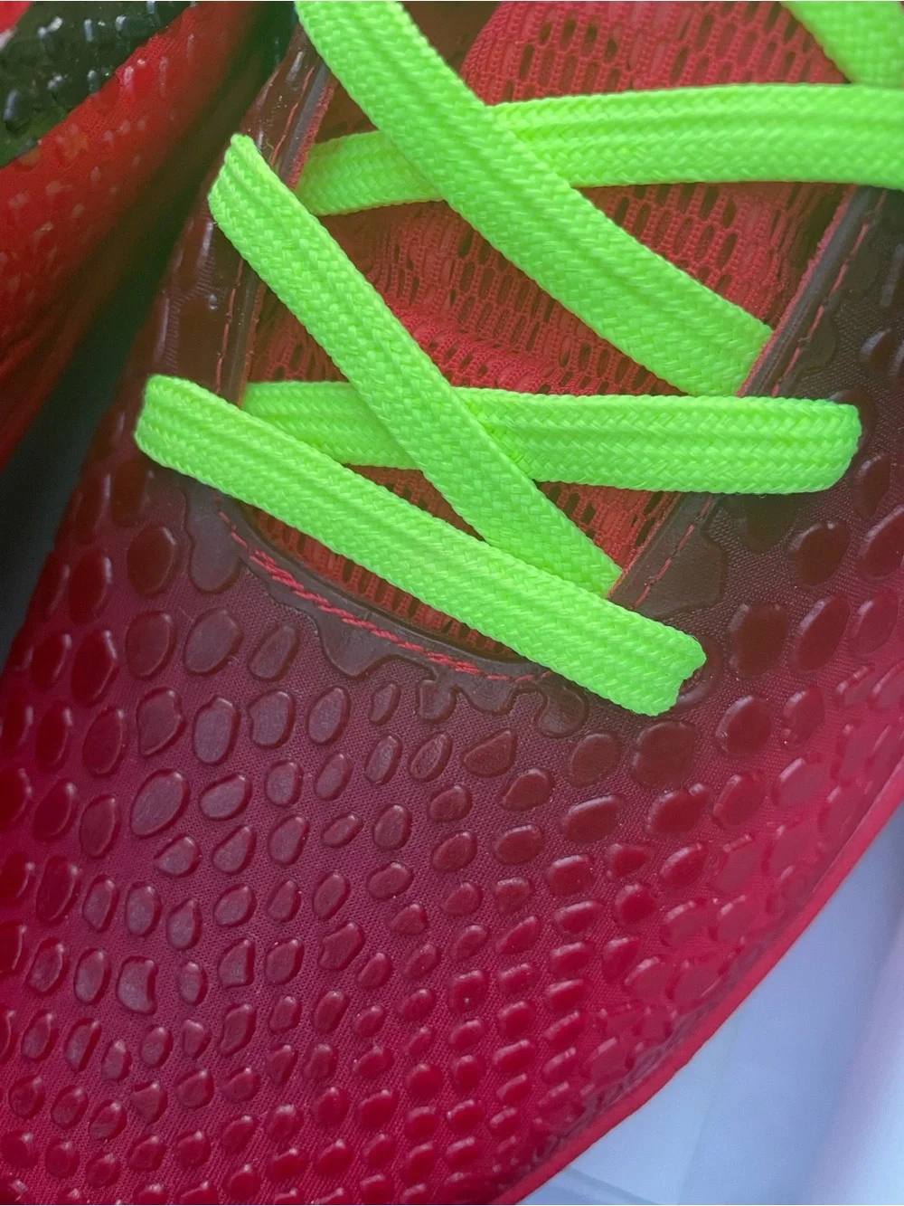 NIKE  KOBE 6  REVERSE GRINCH  NEW IN THE BOX